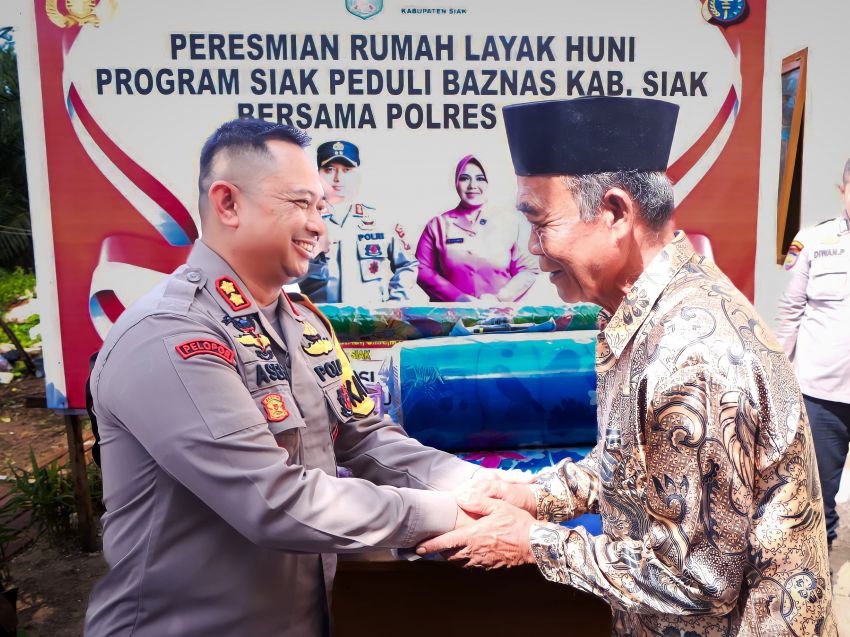 Cooling System Pemilu,Kapolres Siak Salurkan Zakat Personil  Wujudkan Rumah Layak Huni Untuk Masyarakat