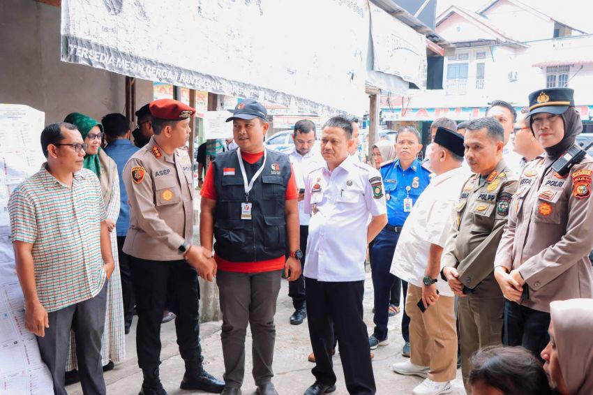 Lakukan Monitoring Pelaksanaan Pemilu 2024, Pj Bupati Kampar Bersama Forkopimda Kunjungi Beberapa TPS