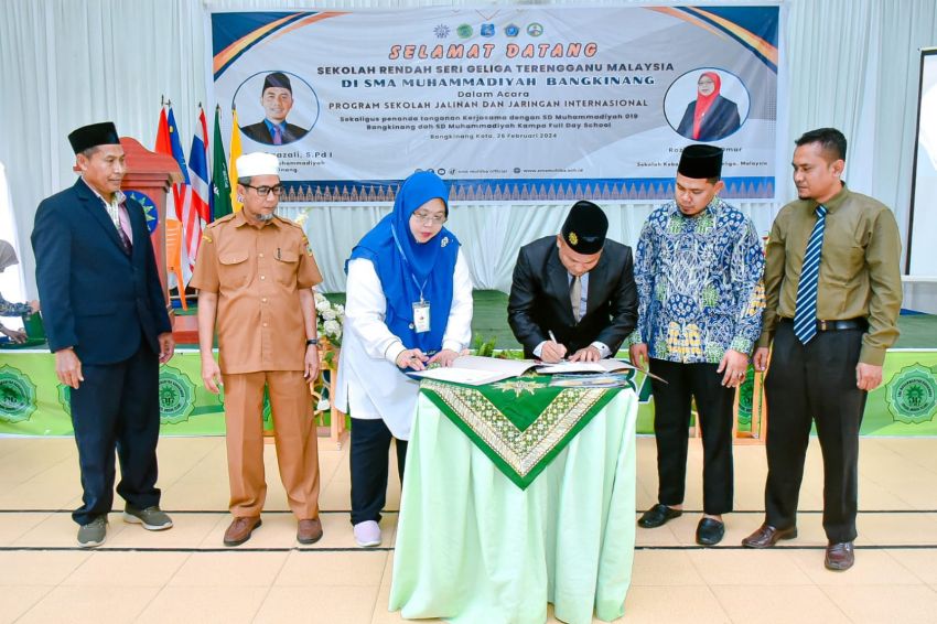 Kadis Dikpora Kabupaten Kampar Hadiri MoU SD Muhammadiyah 019 Bangkinang dan SD Muhammadiyah Kampa Full Day School Bersama Sekolah Kebangsaan Seri Geliga Terengganu Malaysia