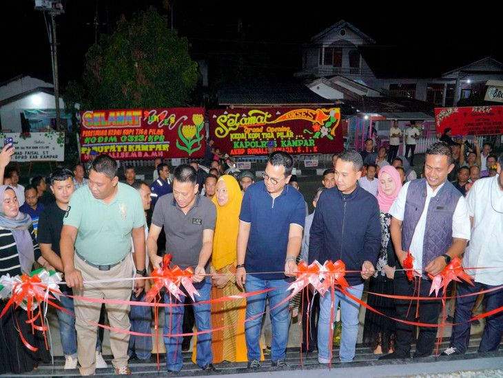 Pj Bupati Kampar Resmikan Grand Opening Kedai Kopi Tiga Pilar Kodim 0313/KPR