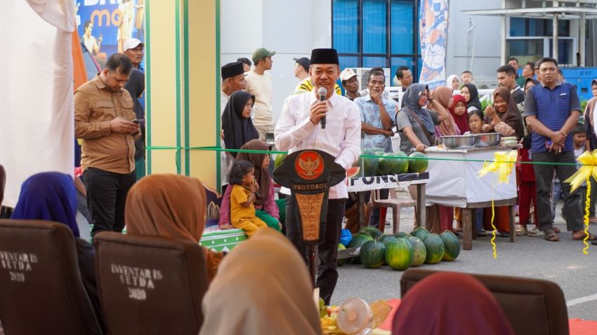 Bupati Rohil Afrizal Sintong Secara Resmi Membuka Pasar Ramadhan 1445 H