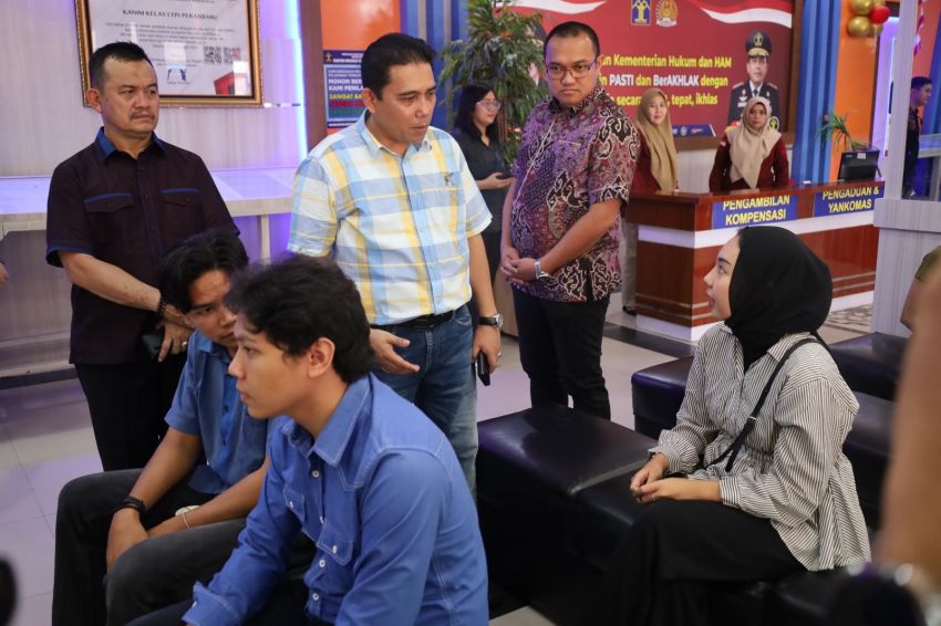 Hari Raya Idul Fitri 1445 H, Petugas Imigrasi Kanwil Kemenkumham Riau Layani Ribuan Masyarakat yang Hendak ke Malaysia Melalui Bandara SSK II Pekanbaru