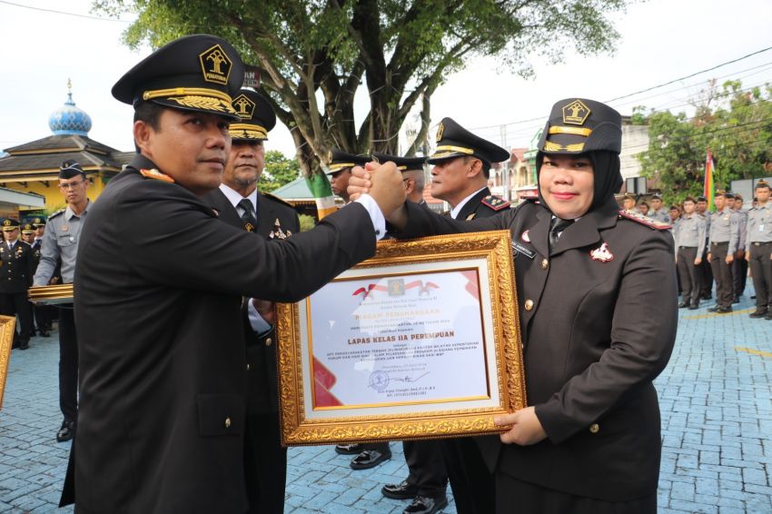 Puncak Peringatan HBP Ke-60, Kepala Kanwil Kemenkumham Riau Serahkan Penghargaan Kepada Pegawai dan UPT Pemasyarakatan Berprestasi