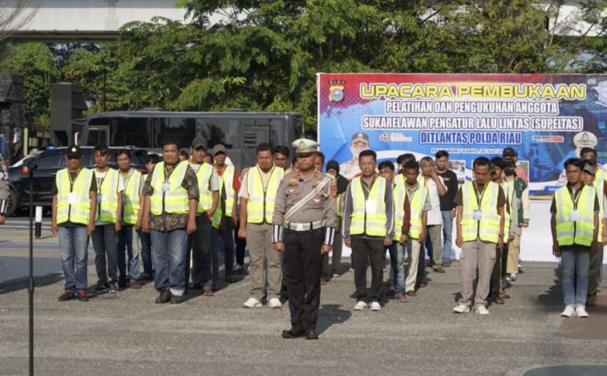 Dirlantas Berikan Pembinaan Terhadap 78 'Pak Ogah' Untuk Membantu Mengatur Lalu Lintas