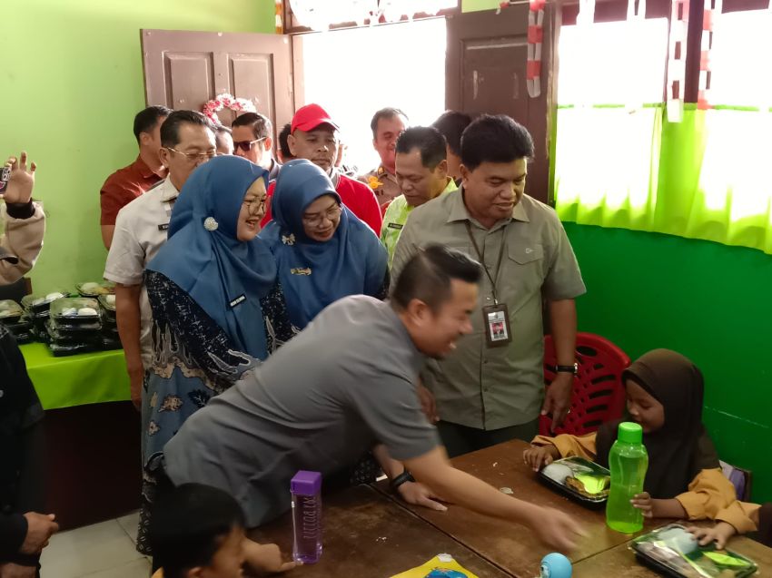 Pemko Pekanbaru Lakukan Simulasi Makan Gratis di SMPN 32 dan SDN 68