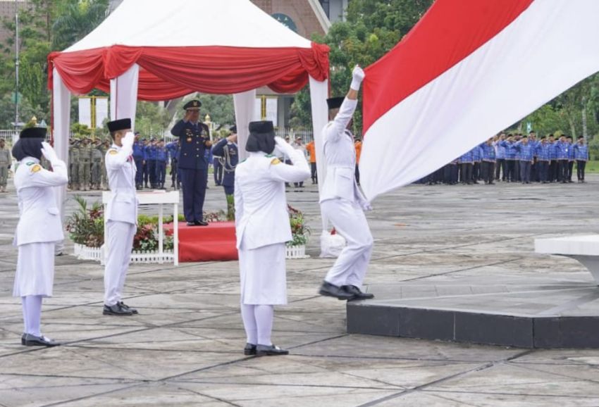 Mengangkat Tema "Teladani Pahlawanmu, Cintai Negerimu", Upacara Peringati Hari Pahlawan di Riau Berlangsung Khidmat