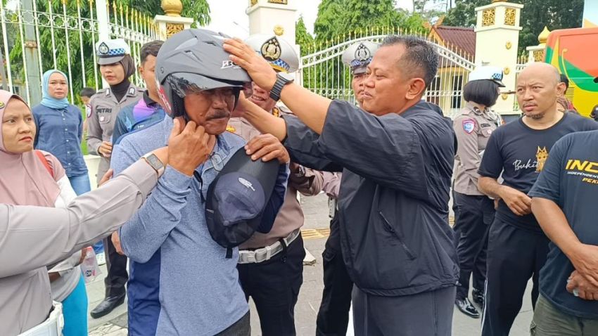 Sapa Warga, Dirlantas Polda Riau Edukasi Keselamatan Berlalu Lintas di CFD Pekanbaru