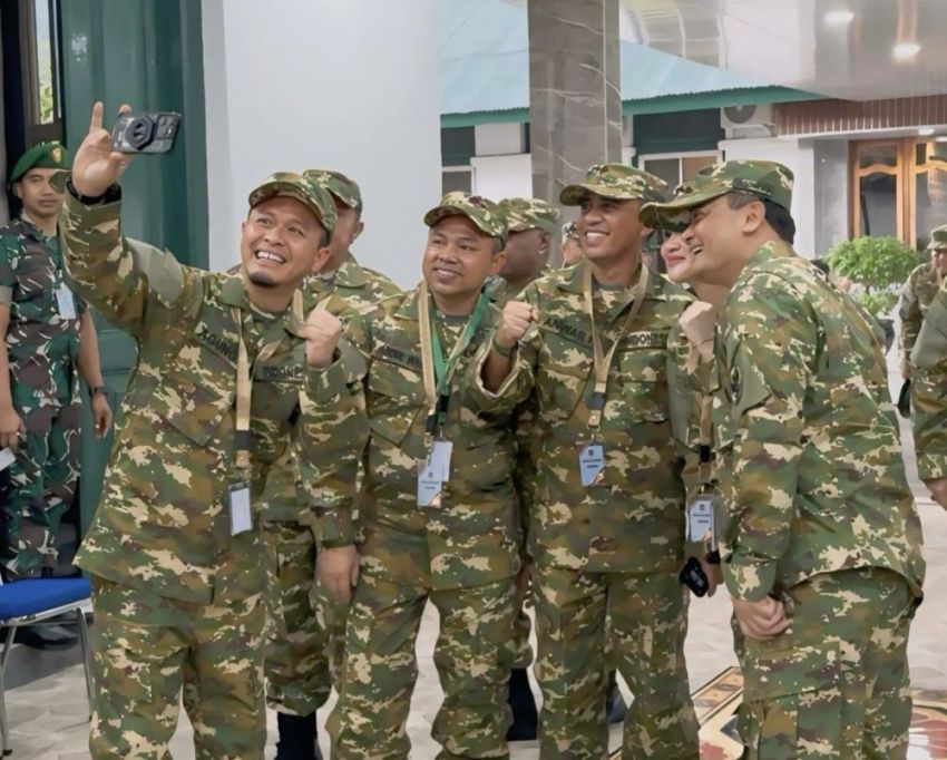 Ikuti Retret, Gubernur Riau Abdul Wahid Tergabung di Pleton 1A, Kompi 1