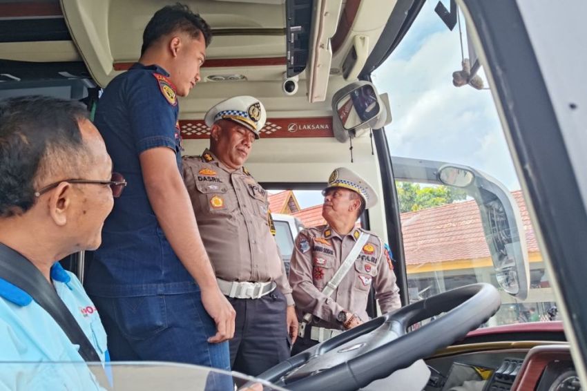 Cegah Kecelakaan Lalu Lintas, Ditlantas Polda Riau Periksa Kondisi Bus dan Kesehatan Sopir