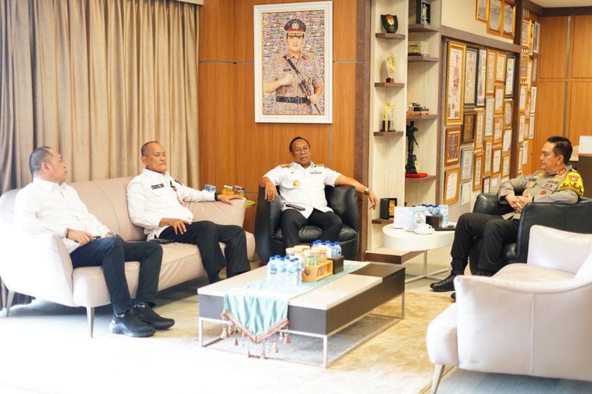 Jelan Akhir Masa Jabatan, Pj Gubri Rahman Hadi Temui Kapolda Riau Sebagai Bentuk Kunjungan Perpisahan