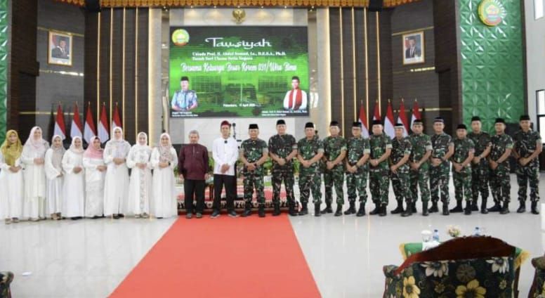Tausiyah Ustadz Abdul Somad Bersama Keluarga Besar Korem 031/ Wira Bima