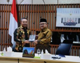 Gubernur Riau Abdul Wahid Minta Dukungan Revitalisasi Sekolah ke Mendikdasmen RI