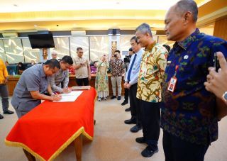 Jaga Stabilitas Harga Pangan, Pemprov Riau Teken MoU Pengendalian Inflasi Pangan Bersama Pekansikawan Raya