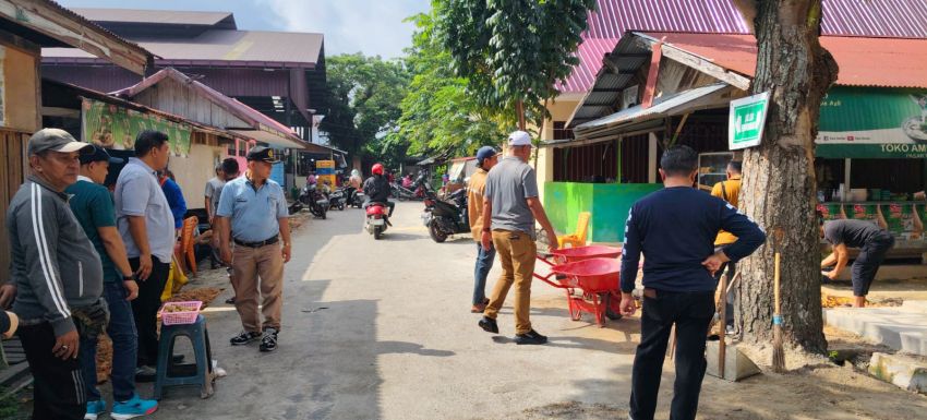 Guna Memberikan Kenyaman Pedagang dan Pembeli, Disperindag Kota Pekanbaru Lakukan Gotong Royong di Pasar Palapa