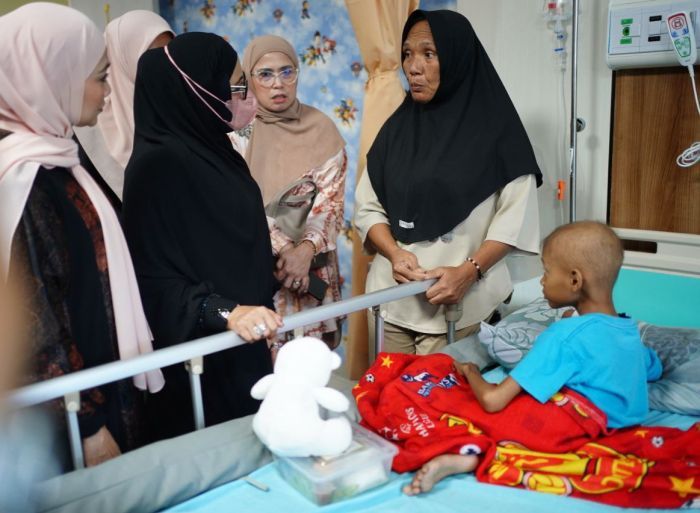 TP PKK dan DWP Riau Sambut Baik Perkembangan Pasien Anak yang Menunjukan Perbaikan di RSUD Arifin Achmad