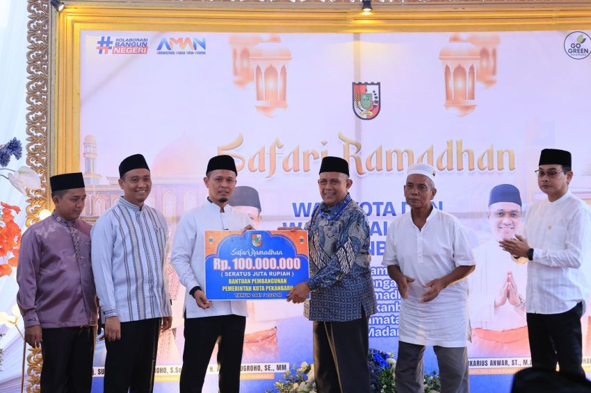 Safari Ramadhan 1447 H, Wali Kota Pekanbaru Serahkan Bantuan di Tuah Madani