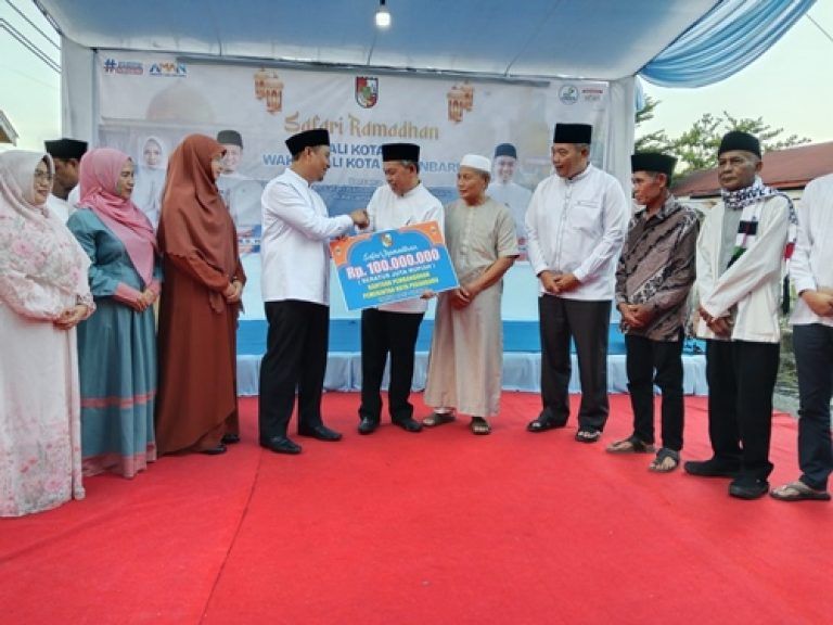 Gelar Safari Ramadhan, Pemerintah Kota Pekanbaru Salurkan Berbagai Bantuan