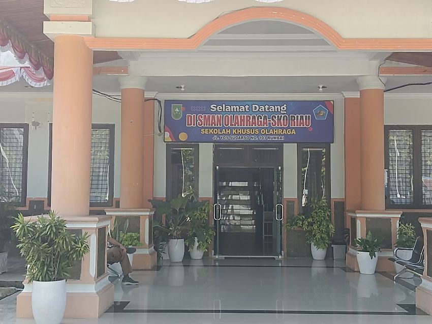 Kepsek SMA Negeri Olahraga Provinsi Riau Nilai Program MBG Tidak Memenuhi Pasokan Gizi Siswa